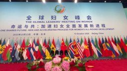 altText(Xi Jinping presenta 4 propuestas clave en Beijing para acelerar el desarrollo integral de las mujeres)}