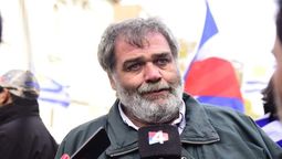 altText(Vocero de Un Solo Uruguay protestó por la prohibición de acceder a las inmediaciones del Palacio)}