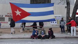altText(Hijos de exiliados políticos uruguayos en Cuba reclaman fin del bloqueo)}