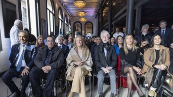 La presidenta en funciones Carolina Cosse y el ministro de Turismo Pablo Menoni estuvieron en el lanzamiento de Destinos Argentina 2025.