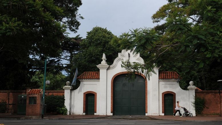 Un custodio apareció muerto en la residencia de Milei