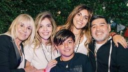 altText(Dalma y Giannina piden Justicia por Maradona a tres años de su muerte)}