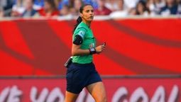 altText(Claudia Umpiérrez arbitra Juventud – Peñarol)}