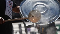 altText(La Coordinadora de ollas colocó una carpa para recibir donaciones)}