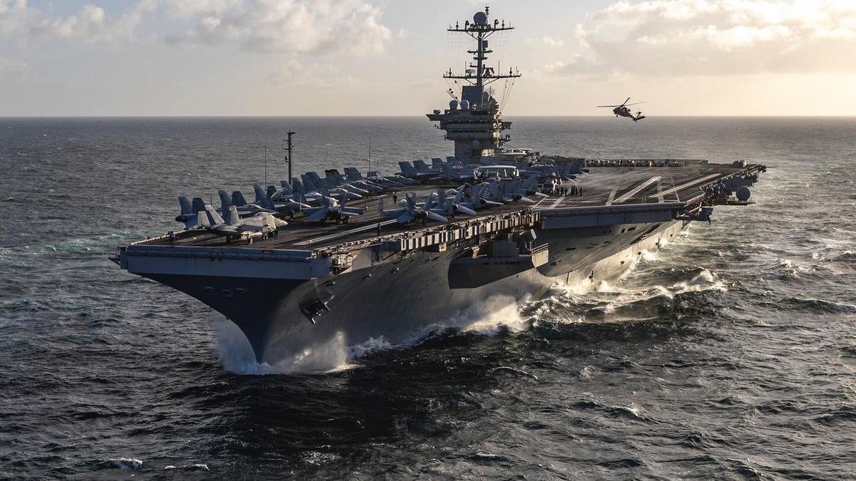 Portaviones USS Harry S. Truman fue atacado en el mar Rojo desde Yemen.