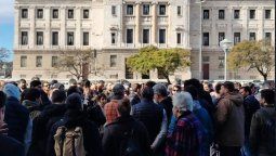altText(Tercer día de paro: Canal 12 convocó a reunión urgente)}