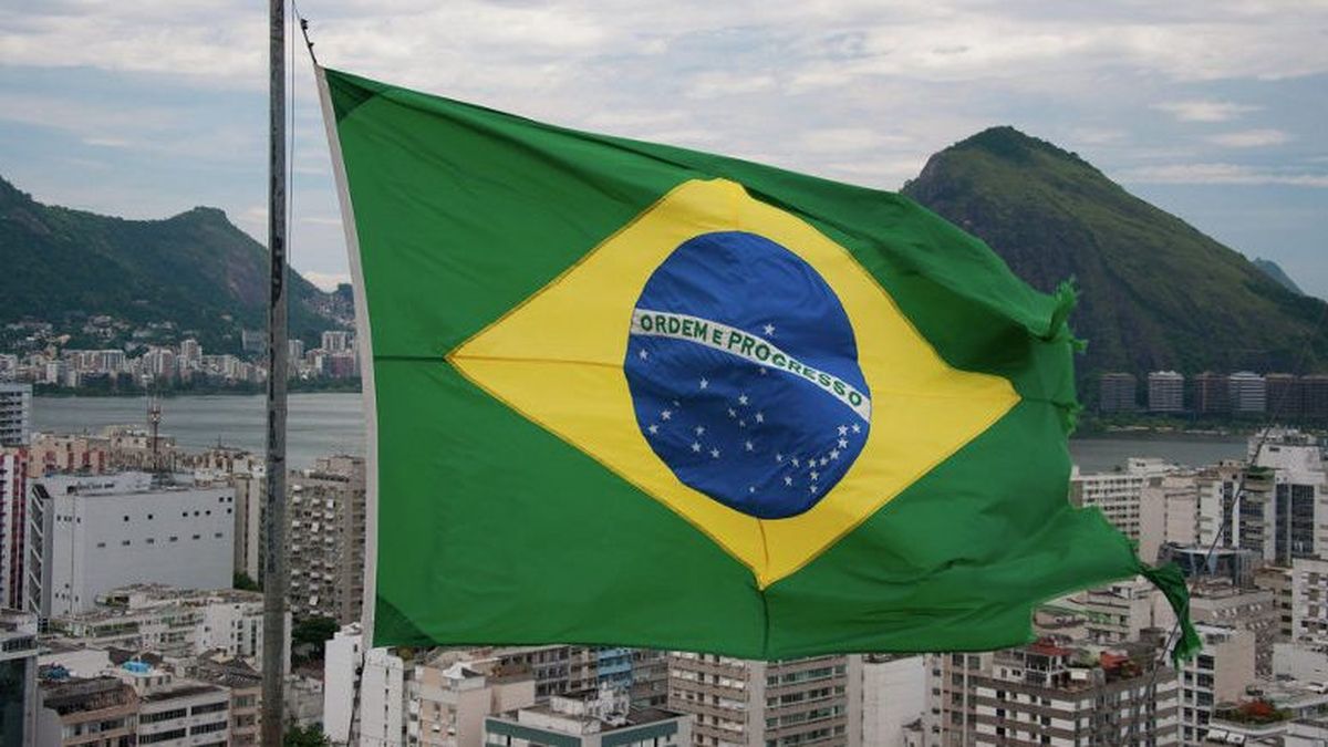 Brasil rebasa los cuatro millones de contagios y roza los 125 000 muertos