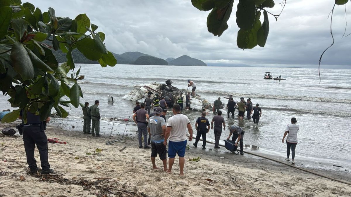 Brasil: Avión se estrella en la playa sobre la costa de São Paulo