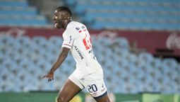 altText(Carneiro vuelve a entrenar con normalidad y Peirano prepara dos equipos)}