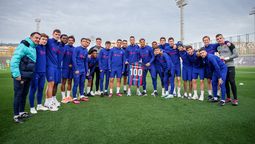 altText(Araujo fue homenajeado por el Barcelona)}