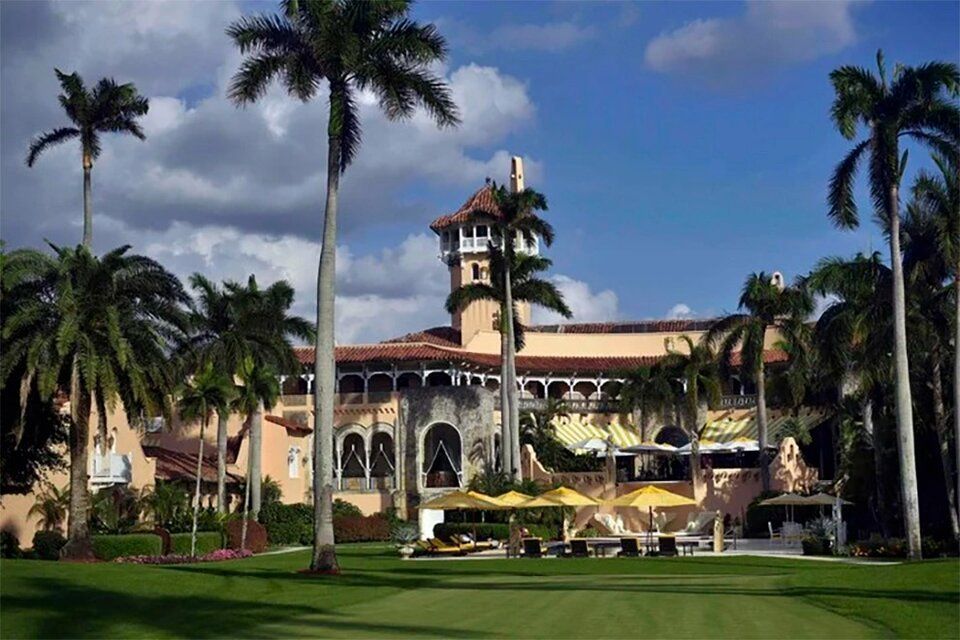 El FBI allanó la mansión que Trump tiene en Florida.