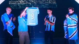 altText(Luis Suárez tuvo una majestuosa bienvenida en Gremio)}