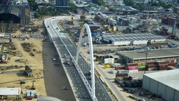 altText(En medio de un diluvio se inauguró el viaducto del Puerto)}