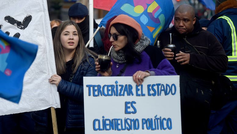 Tercerizaciones y falta de personal: sindicatos de empresas públicas alertan por deterioro del servicio