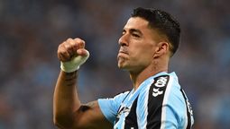 altText(Debut soñado para Suárez: hizo tres goles para Gremio)}