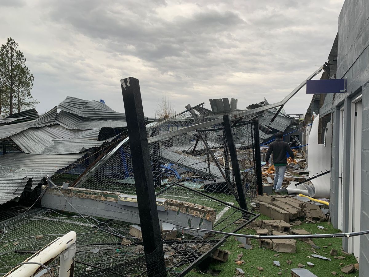 Los fuertes vientos arrancaron unos 200 techos en el departamento de Paysandú este lunes.