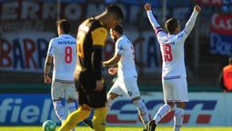 altText(Nacional goleó a Peñarol, lo pasó en la Anual y cortó la racha adversa en clásicos)}