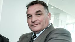 altText(Astesiano no termina)}