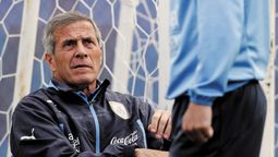 altText(Tabárez convocó veintidós jugadores para los amistosos, tres nuevos y dos del medio local)}