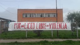 altText(Docentes ocupan el liceo 3 de Las Piedras ante reiterados hechos de violencia)}