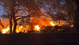 altText(Tres muertos y un adolescente grave tras el incendio de una vivienda en Piedras Blancas)}