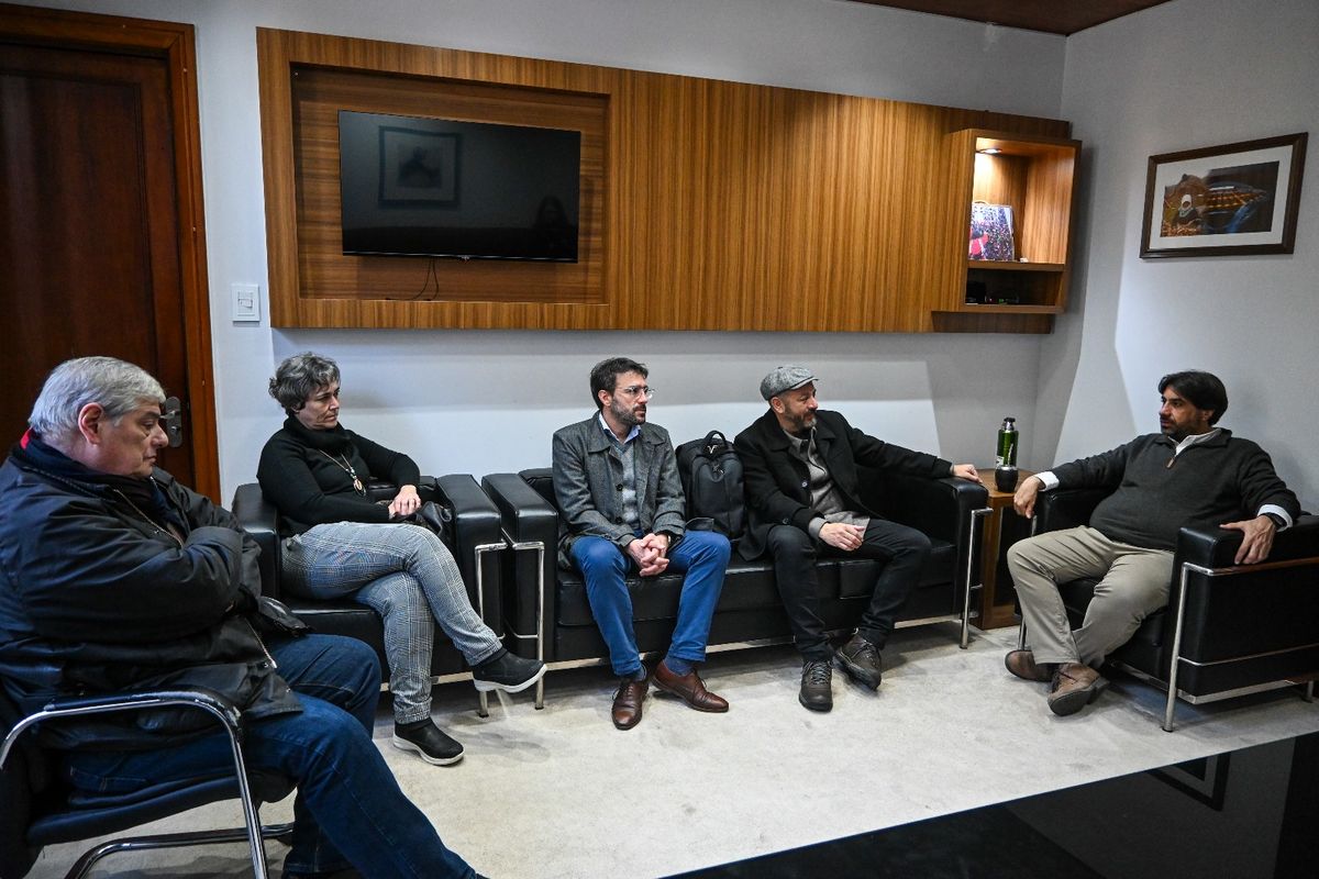 Reunión en lntendencia de Canelones en el marco de la continuidad de la búsqueda de desaparecidos en el Batallón 14. 