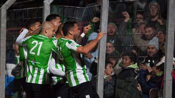 Racing venció este viernes a Sud América 4 a 2 y obtuvo el ascenso a Primera División.