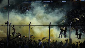 Informe de Seguridad de la AUF: Peñarol comprometido y Nacional multado