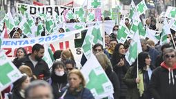 altText(Salud mental: trabajadores piden atención tras muerte de auxiliar de enfermería)}