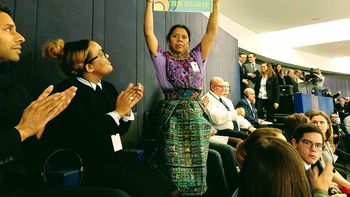 La activista Lolita Chávez vuelve a su territorio tras 7 años de exilio forzado.