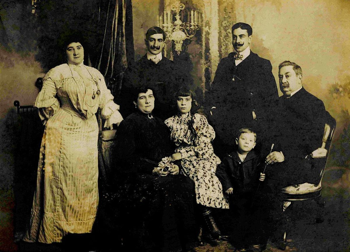Familia del coronel Escayola (1905)