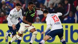 altText(Nacional eliminado de la Libertadores tras empatar sin goles con Universitario)}