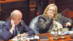 altText(Oficialismo evanescente: delirios, suspicacias e impunidad)}