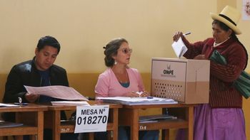 Keiko Fujimori encabeza sondeos en Perú pero la izquierda aparece bien posicionada para un balotaje