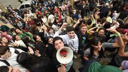 altText(Estudiantes del IAVA se manifestaron en frente al CODICEN)}