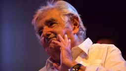 altText(Mujica contra el consumismo: «Tenemos mucho zapato, mucha pilcha, mucha moda»)}