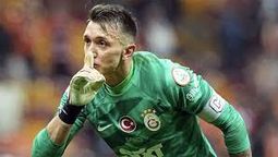 altText(¿Qué pasa con Muslera?: llega o no llega a Peñarol)}