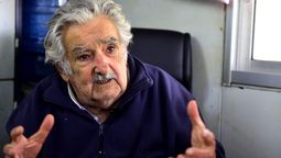 altText(Mujica: “Hay que hablar con la gente de lo que está en juego»)}