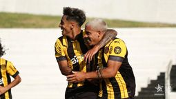 altText(Peñarol venció a Danubio y achica la diferencia en la Anual)}