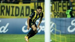 altText(Peñarol le ganó a Olimpia por la Libertadores en el Campeón del Siglo)}