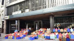 altText(Fucvam realizó una concentración con acto en el Ministerio de Vivienda)}