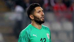 altText(Peñarol cerca de un arquero con pasado en la selección y Terans a una firma)}