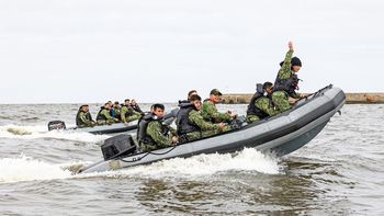 Infantes de marina uruguayos en maniobras con los US marines.