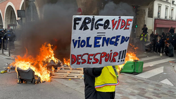 altText(Francia en llamas: masivas protestas contra la reforma )}