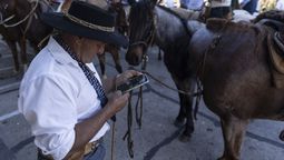 altText(Río Negro de Fiesta: Cabalgata Histórica por los 200 Años de la Independencia)}