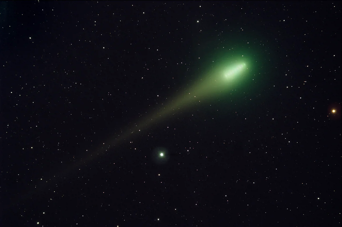 El Cometa Verde o C/2022 E3 (ZTF) tiene una cola verdosa similar a la del Lullin (en la imagen).