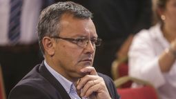 altText(Denuncian que Santiago Gonzalez se atendió en el  Hospital Policial)}