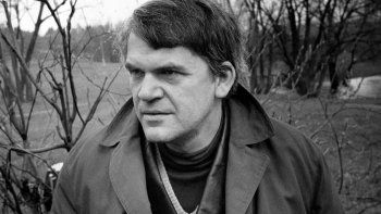 Milan Kundera, un anticomunista con sentido del humor.