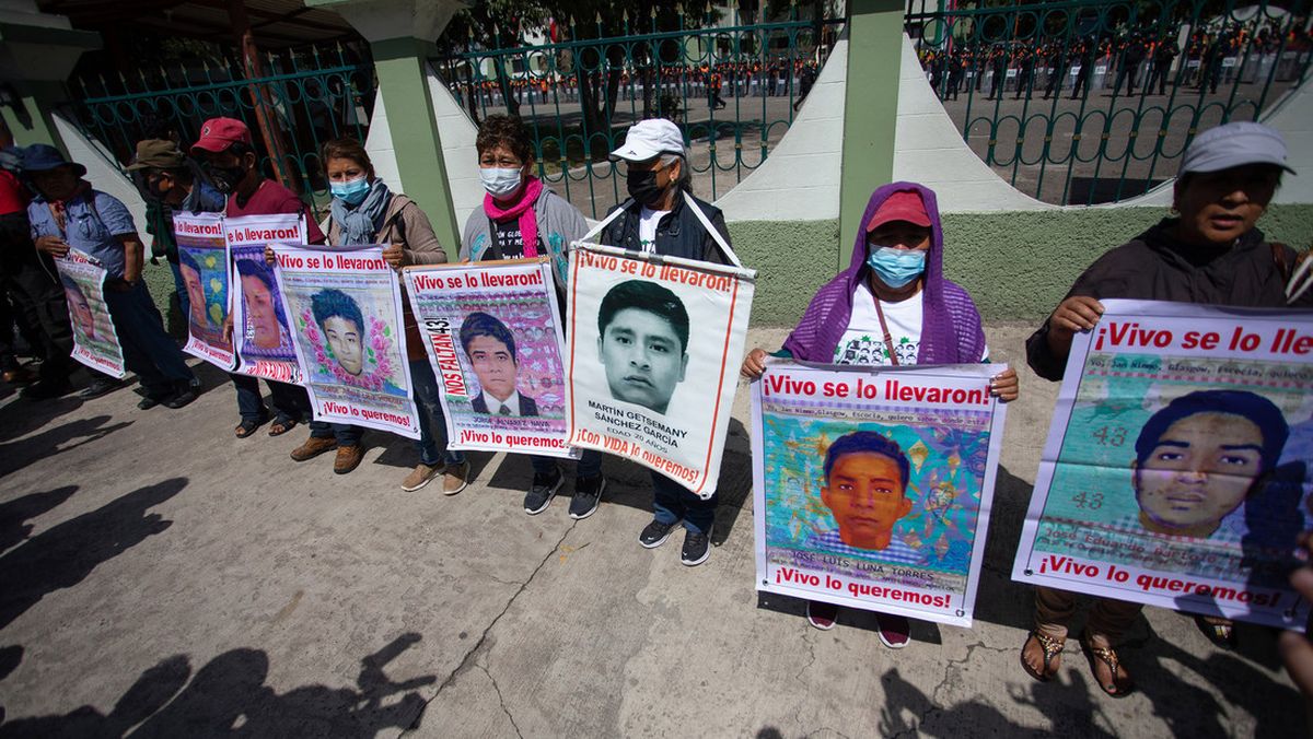México: Renunció el fiscal del caso Ayotzinapa.