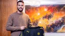 altText(Peñarol hizo oficial la llegada de Guillermo De Amores)}